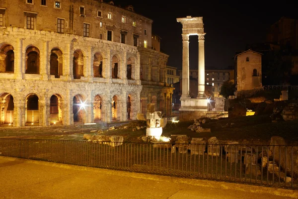 Divadla marcellus a chrámu Apolla sosianus, Řím — Stock fotografie