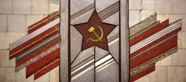 Red star sickle and hammer mosaic, Kiev — Stock Photo, Image