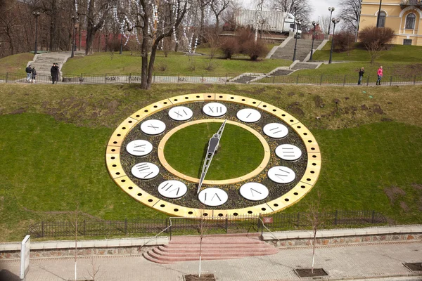 Flowerbed clock, Kiev — Stock Photo, Image