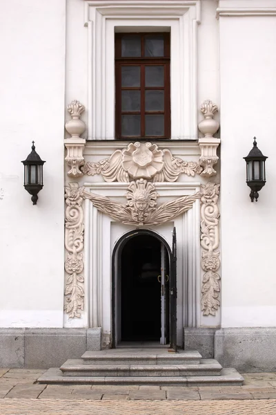 キエフ ・ ペチェールシク大修道院修道院のドア — ストック写真