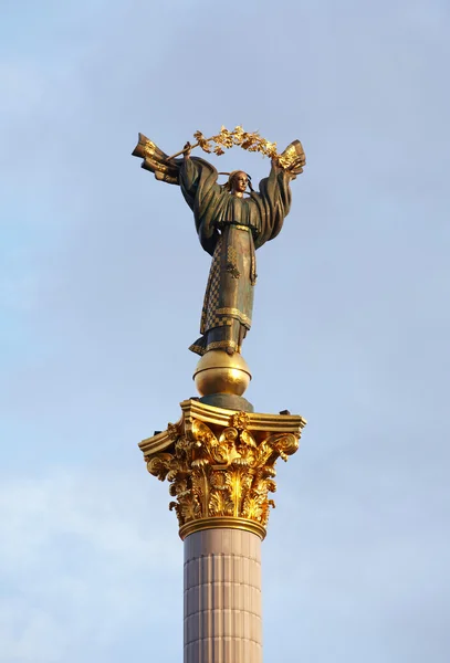 Columna en la Plaza de la Independencia, Kiev — Foto de Stock