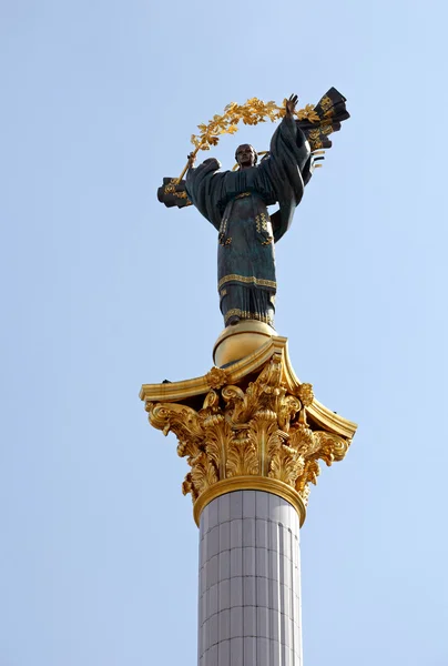 Columna en la Plaza de la Independencia, Kiev — Foto de Stock