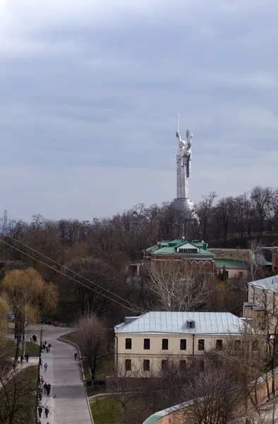 Ukrayna Kiev 'deki anavatan anıtı — Stok fotoğraf