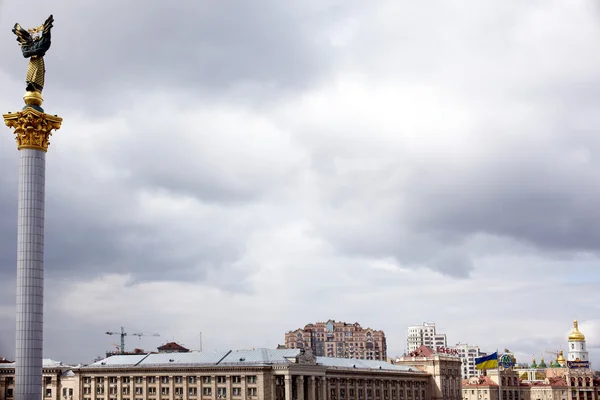 Sloupec v nezávislost náměstí, Kyjeva — Stock fotografie