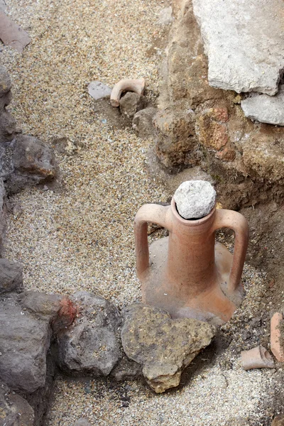 砂の古代の花瓶 — ストック写真