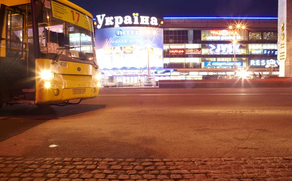 Yellow bus in Kiev — Stock Photo, Image