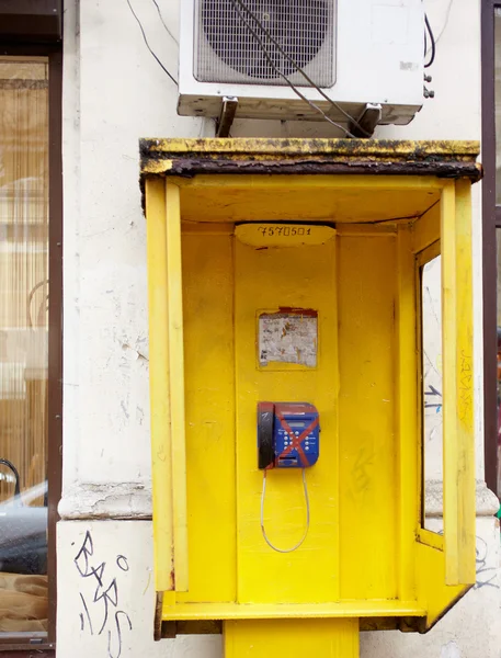 黄色公共电话 — 图库照片