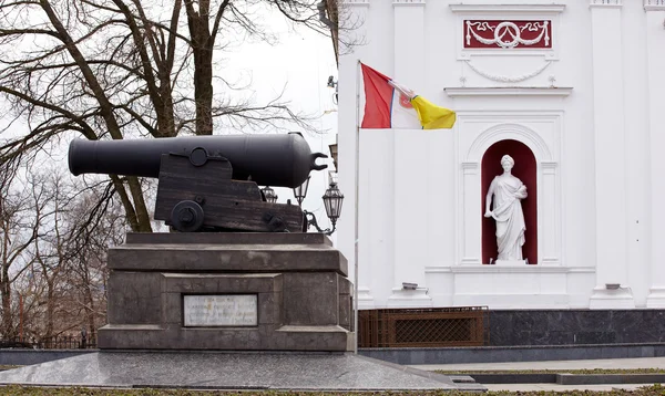 Régi ágyú, palota, a városi tanács, Odessa — Stock Fotó