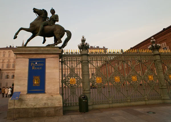 Pomnik konny, piazza castello w Turynie — Zdjęcie stockowe