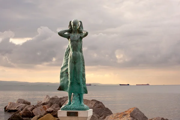 stock image La mula de trieste - Statue on the sea