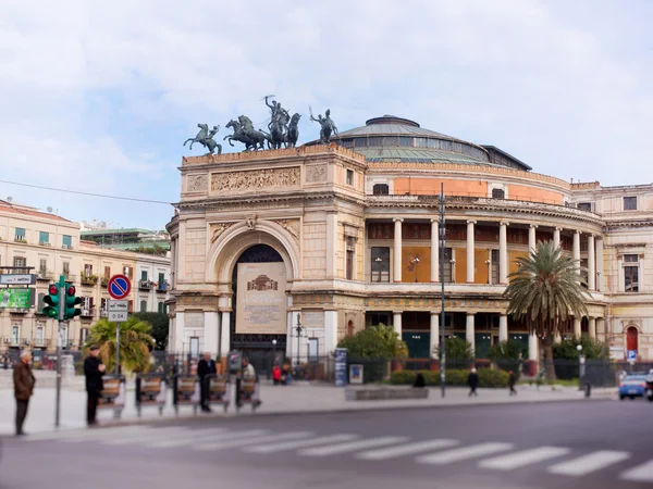 Teatro Politeama ao pôr do sol, Palermo — Fotografia de Stock