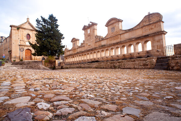 Гранфонте, фонтан в стиле барокко в Леонфорте
