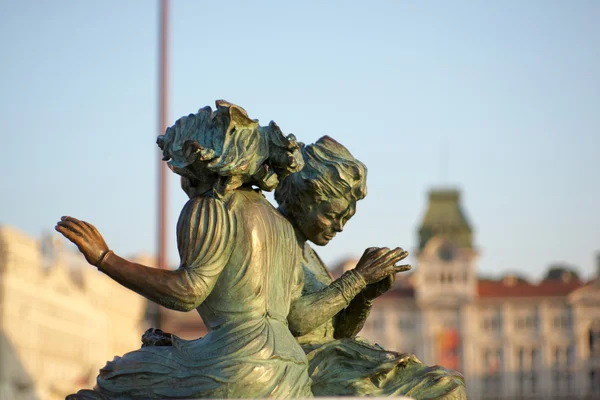 Le sartine, szobrok, Triesztben — Stock Fotó