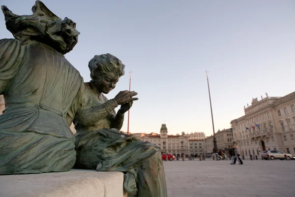 Le sartine, Statuen in Triest — Stockfoto