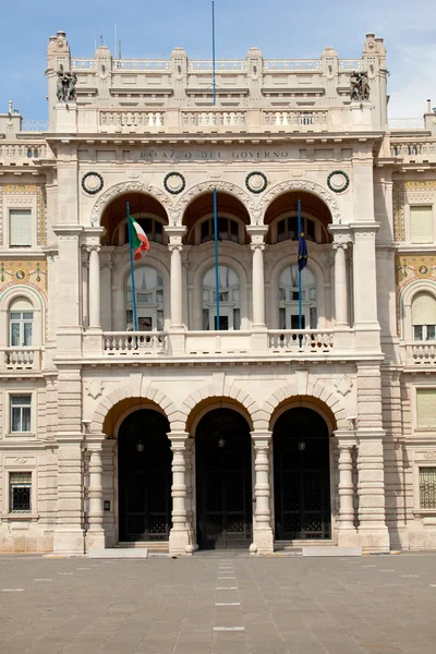 Будинок уряду в Трієст — стокове фото