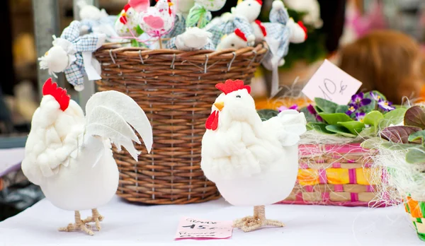 母鸡，复活节装饰品 — 图库照片