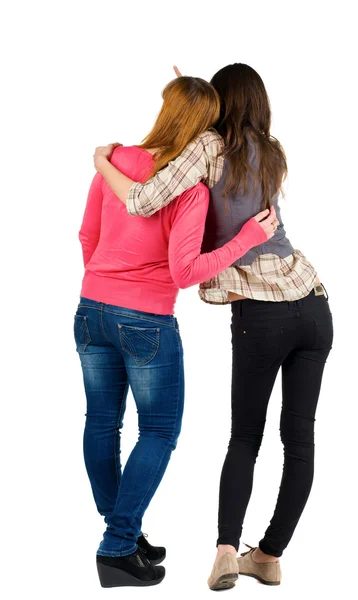 Pohled zezadu na dvě mladé dívky (bruneta a blondýna) — Stock fotografie