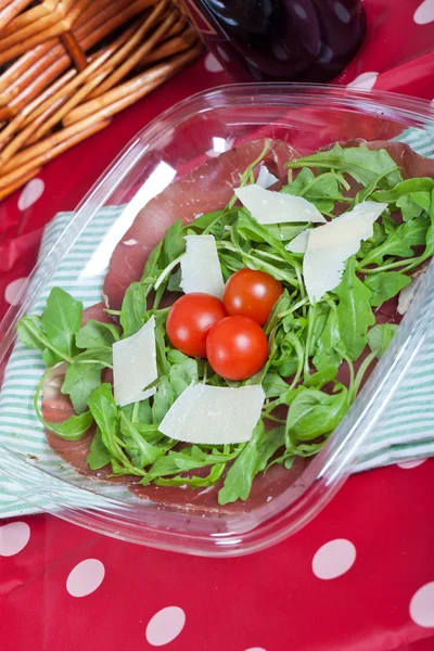 Bresaola and parmesan salad — Stock Photo, Image