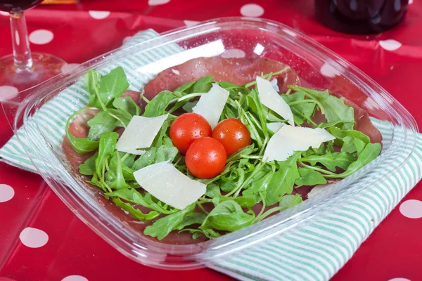 Bresaola and parmesan salad — Stock Photo, Image