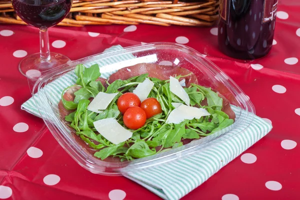 Bresaola en Parmezaanse kaas salade — Stockfoto