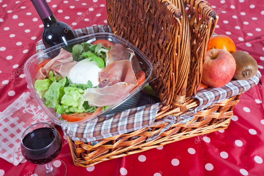 Picnic basket Stock Photo by ©sabinoparente 10280761