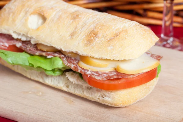 Salami sandwich — Stockfoto