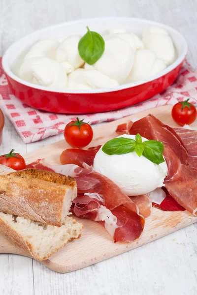 Włoski mozzarella — Zdjęcie stockowe