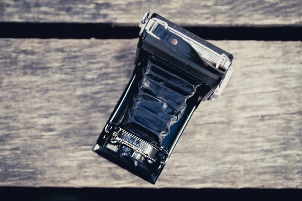 旧折叠相机 — 图库照片