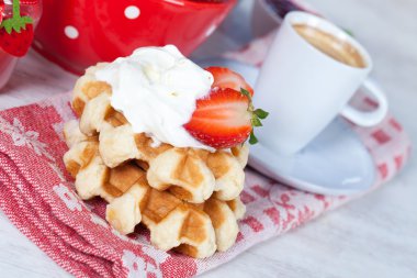 çilek ile waffle