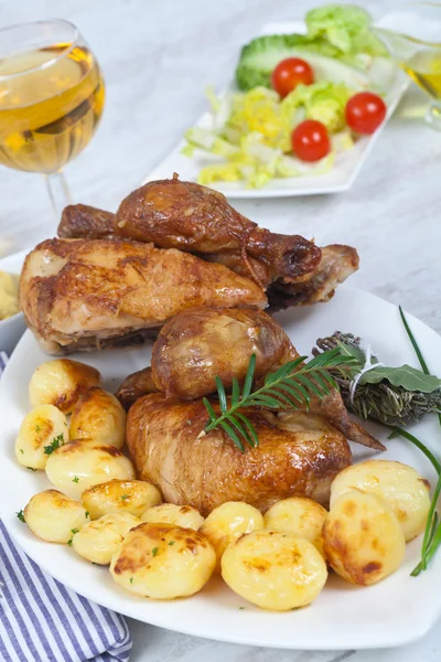 Курица и картошка — стоковое фото