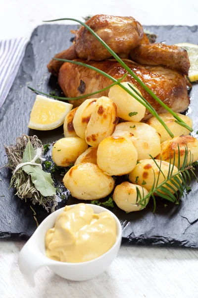 Kyckling och potatis — Stockfoto