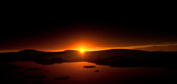 Puesta de sol de verano en la Antártida —  Fotos de Stock