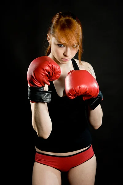 Боксер на тренировке — стоковое фото