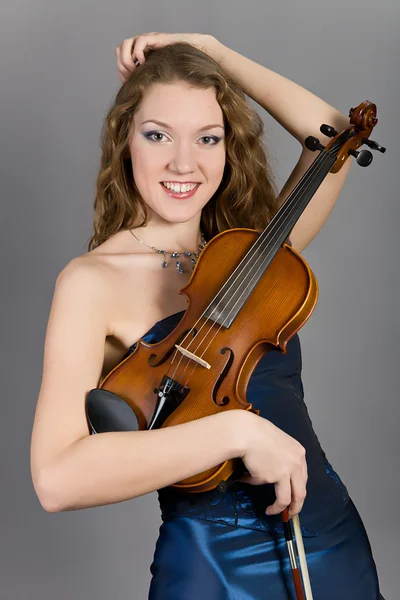 Dziewczyna ze skrzypcami — Zdjęcie stockowe