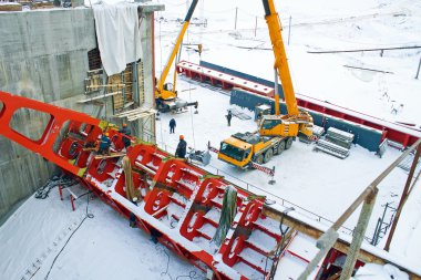 Belarus. Grodno. Hidroelektrik santralleri inşaatı.