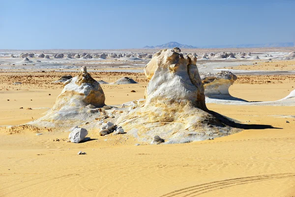 Horniny v bílé poušti — Stock fotografie
