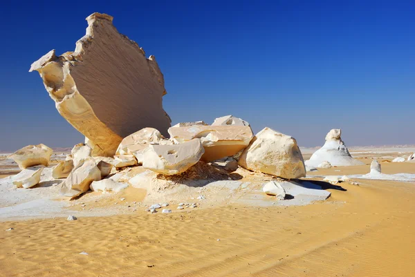 Felsen in der weißen Wüste — Stockfoto