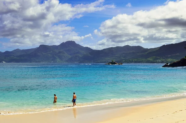Tropical beach på Seychellerna — Stockfoto