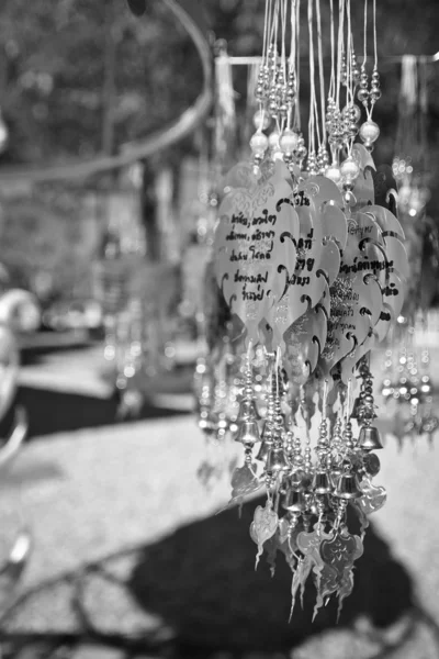 Campana religiosa colgando decoraciones — Foto de Stock