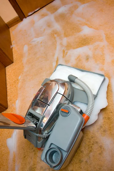 Processo di pulizia del tappeto a vapore Immagini Stock Royalty Free