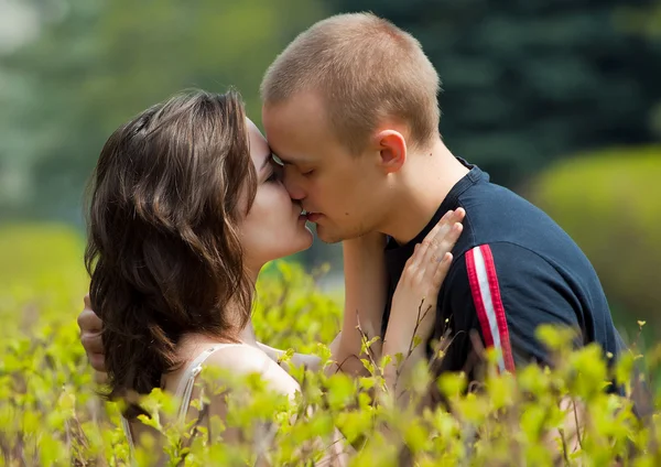 Portret para zakochanych w jesień — Zdjęcie stockowe