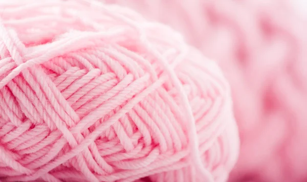 ウールのハンクと編み物 — ストック写真