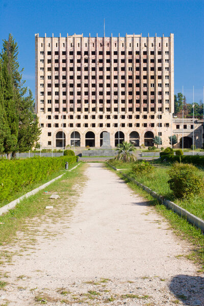 Государственный дом СУХУМ АБХАЗИЯ в Сухуме после грузино-абхазской ва
