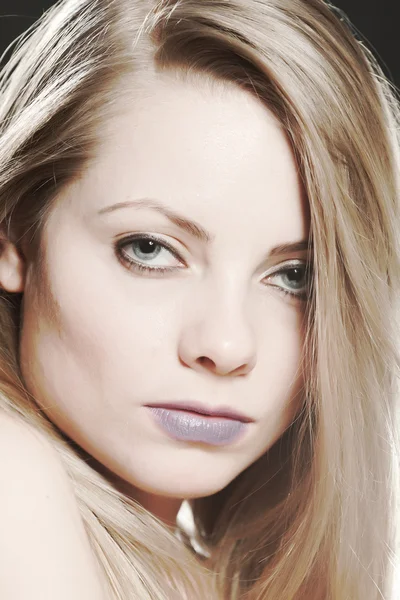 Close up retrato de uma bela modelo feminina — Fotografia de Stock