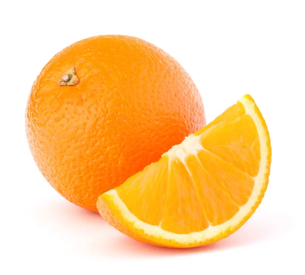 Celá oranžové ovoce a jeho segment nebo zadní rozsocha sedla — Stock fotografie