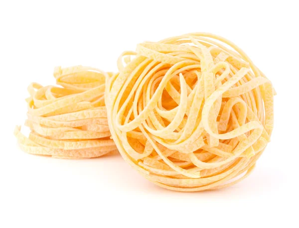 Italiensk pasta tagliatelle bo isolerad på vit bakgrund — Stockfoto