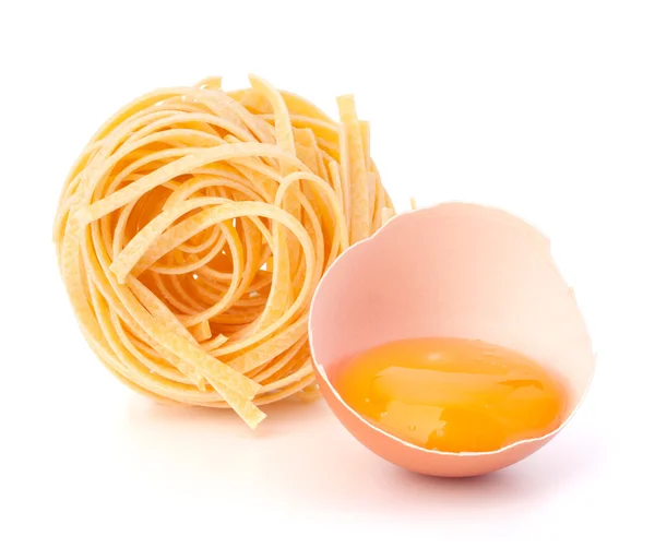 Italiaanse pasta tagliatelle nest — Stockfoto
