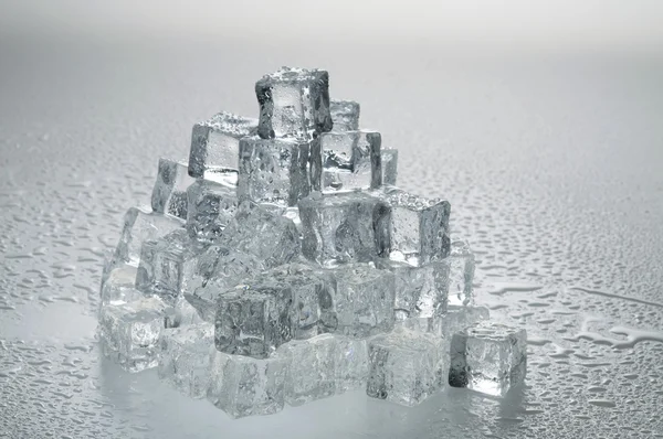 Objetos de cubos de gelo úmido — Fotografia de Stock