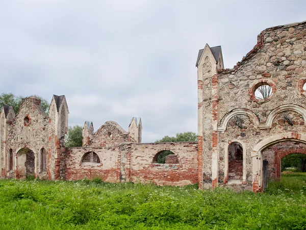 Sten ruinerna av det gamla slottet — Stockfoto