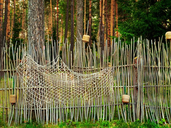 Zaun im Wald — Stockfoto